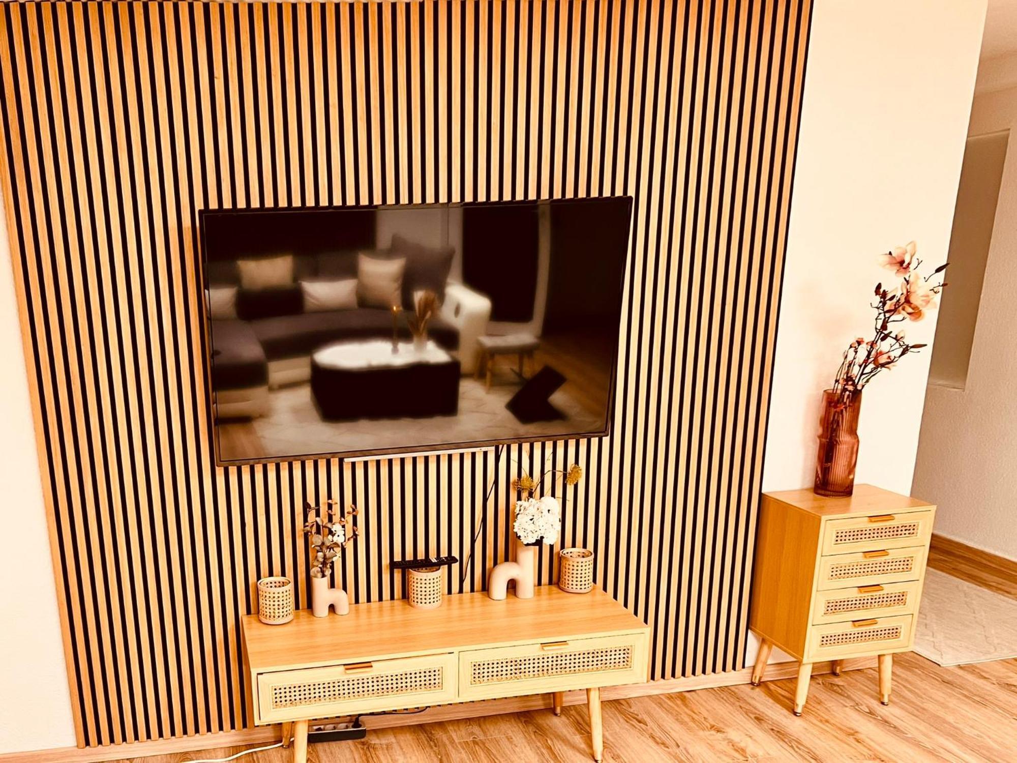 Apartamento Luxe Living: Opulent Elegance Unleashed *
